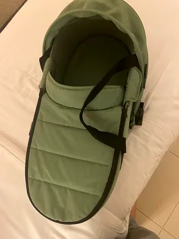 Original yoyo baby bassinet in very clean and excellent condition