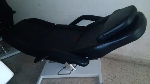 Adjustable Black Styling Chair for Salon or Spa