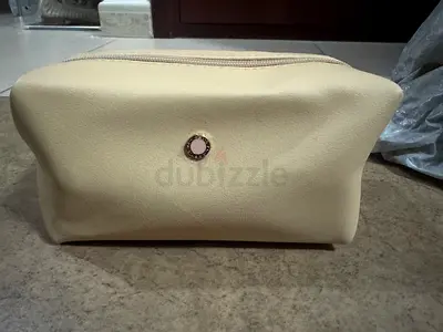 Emirates business class bvlgari bag (Woman)