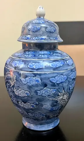 Beautiful Decorative Chinese Porcelain Jar