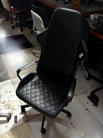 Gaming Chair in Black with Stylish Design