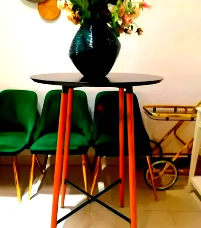 Stylish Round Table with Elegant Legs