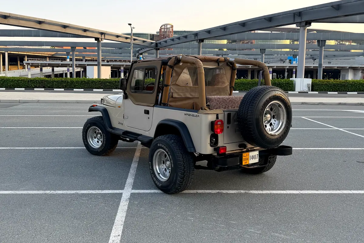 Jeep Wrangler 1995 — photo 1 of 16