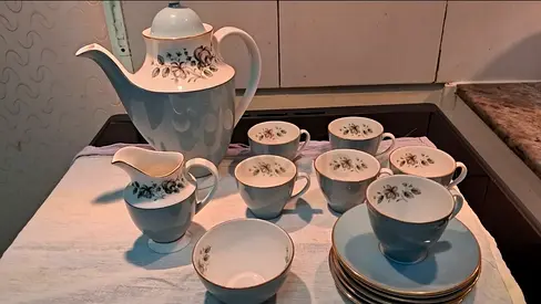 Elegant Vintage Tea Set with Floral Design - Royal Doulton