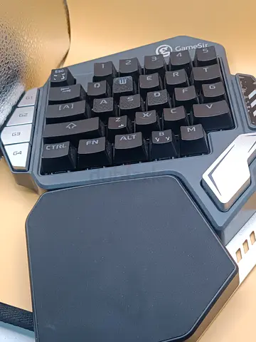 GameSir Z1 one-handed mechanical gaming keypad.