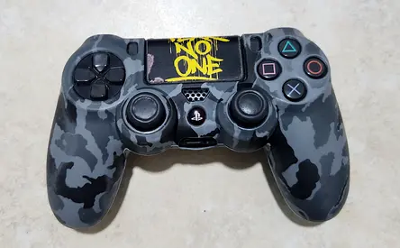 PlayStation 4 Slim 1TB works perfectly with no issue with 1original controller  and 2fake controlle