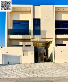 Deluxe townhouse, registration fees included / Two floors and roof / Freehold ownership for all nati