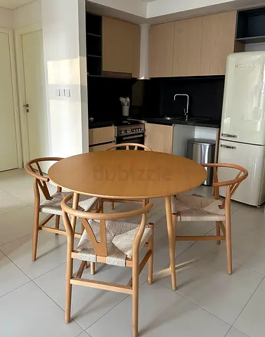 Dining table and 4 chairs