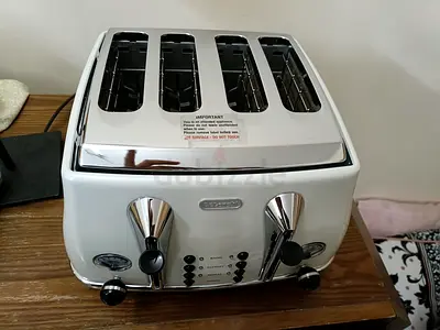 Delightful Four-Slice Toaster - Perfect for Breakfast Bliss!