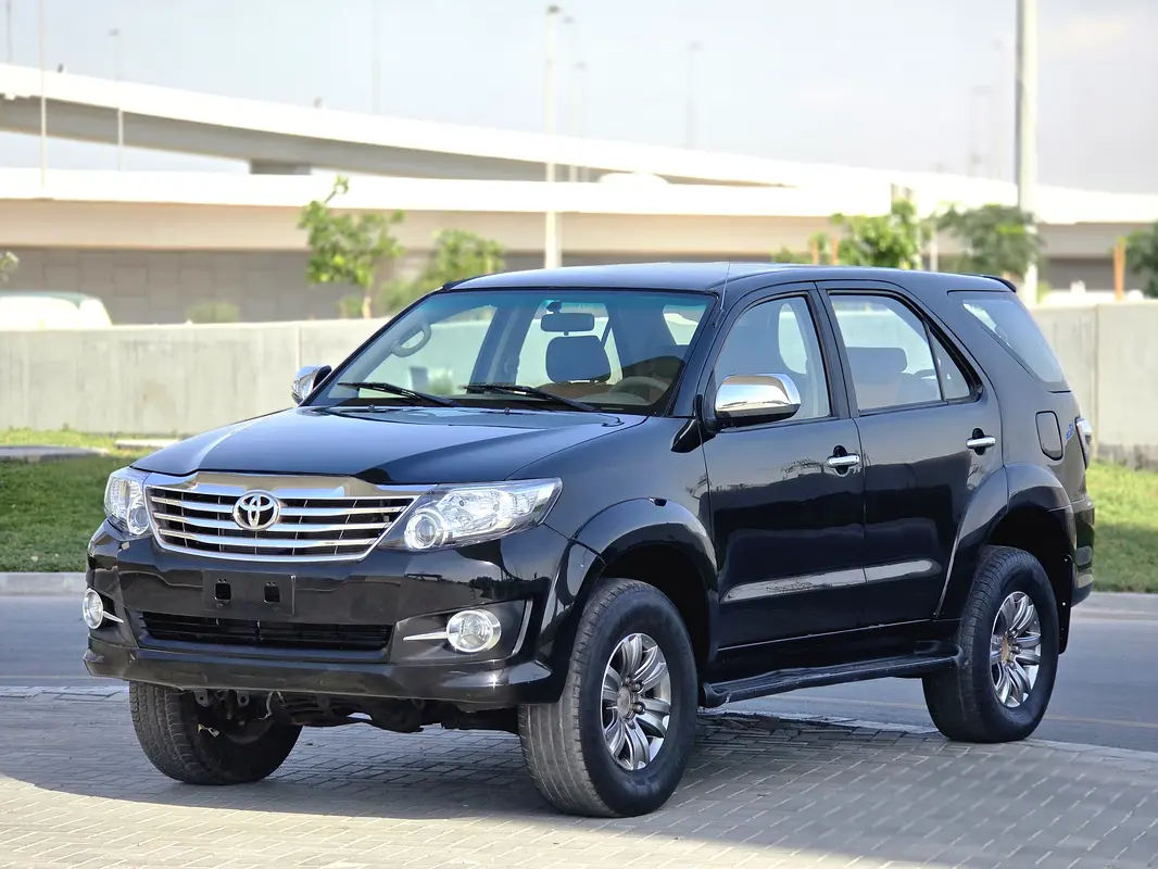 Toyota Fortuner 2008 — photo 1 of 18