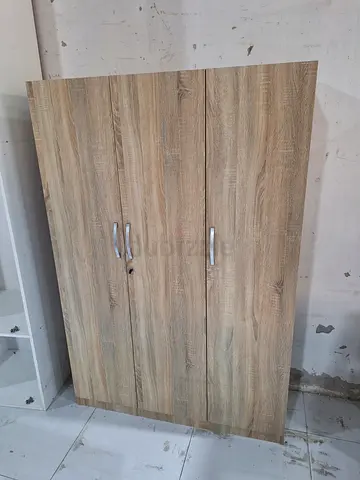 3 door wardrobe