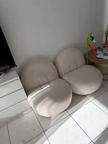 Unique Bean-Shaped Lounge Chairs