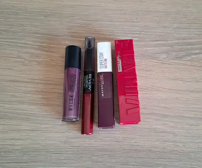 Set of used lip gloss branded