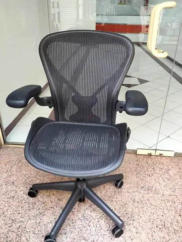 Herman miller Aeron size C fully loaded