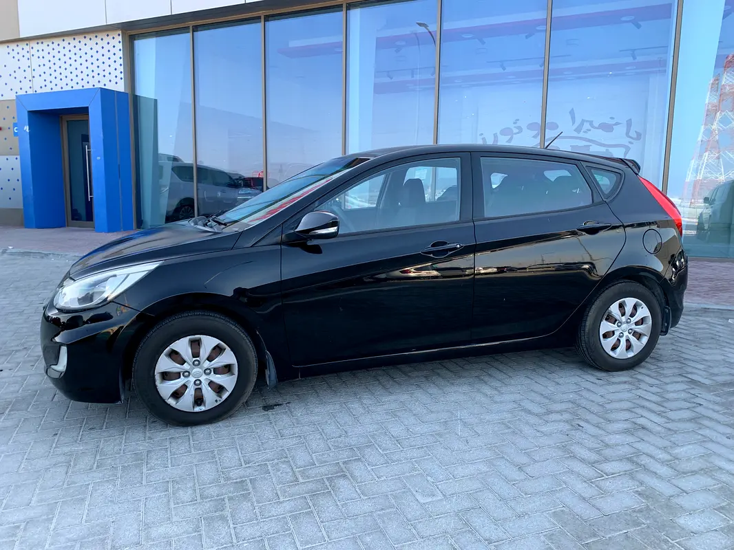 Hyundai Accent 2015 — photo 1 of 19