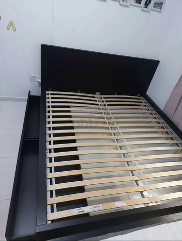 IKEA malam king‑size bed (180 × 200 cm) with 2 storage drawers underneath and an IKEA mattress