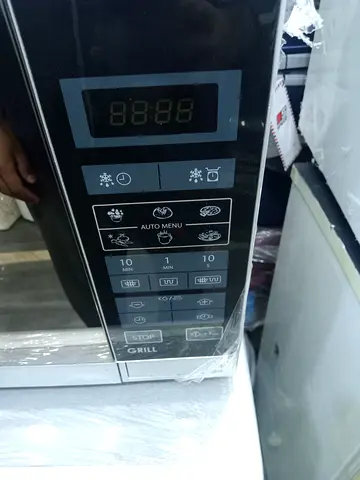 Microwave Oven with Auto Menu and Grill Function