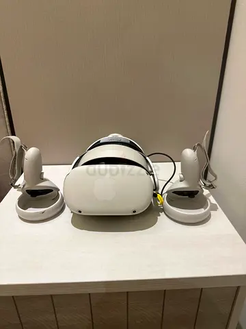 VR Headset with Controllers - Unleash Your Imagination