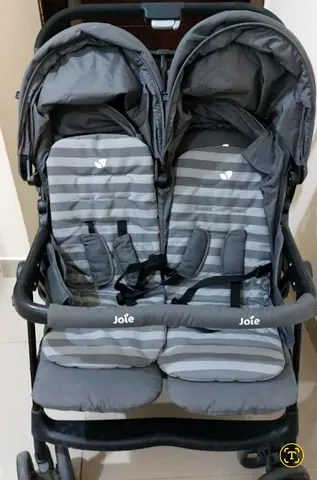 Bayby  twins  stoller