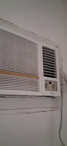 2ton Window ac for sale same like new