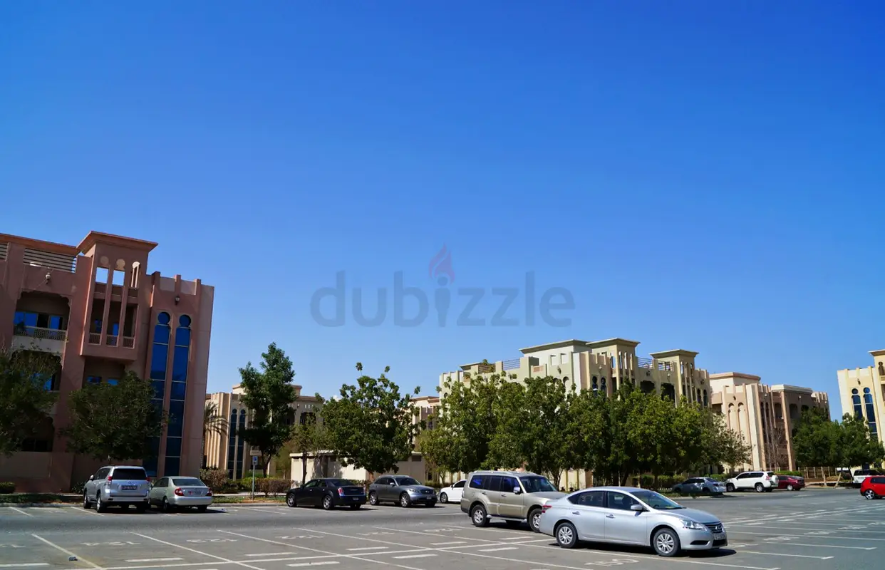 غرفة نوم رئيسية متاحة للإيجار
