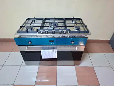 Smeg gass oven and Siemens cooktop 5 burner built-in 90cm integrated model