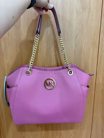 Michael Kors Jet Set Travel large chain shoulder tote bag in rose pink saffiano leather