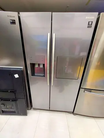 Samsung Side-by-Side Refrigerator with Water Dispenser  ice maker