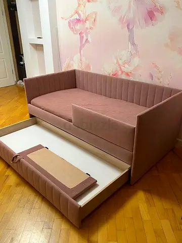 Elegant Pink Daybed with Storage Drawer