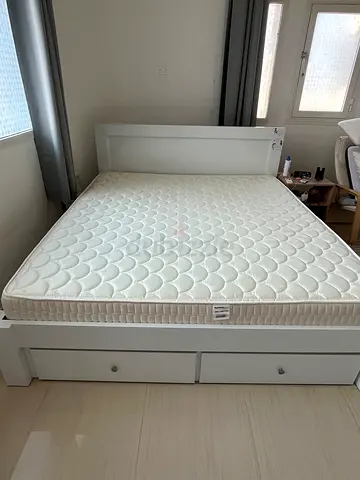 King size bed with drawers and mattress