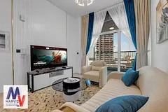 High Floor/Furnished with Pool/Vacant
