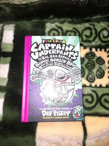 CAPTAIN UNDERPANTS COLOURFULL COMIC ( HARDCOVER )