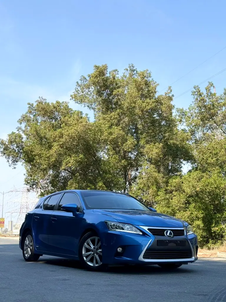 Lexus CT-Series 2017 — photo 1 of 12