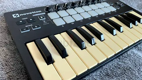 Novation Launchkey Mini Mk2 Midi Keyboard