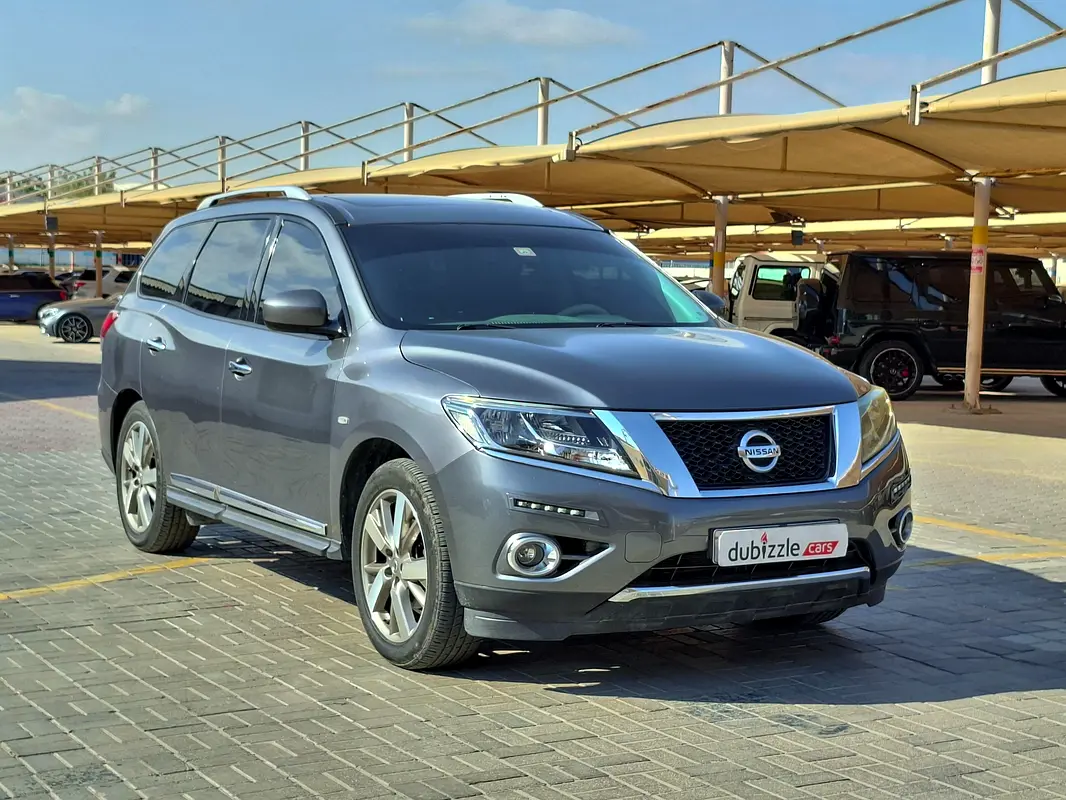 Nissan Pathfinder 2015 — photo 1 of 14