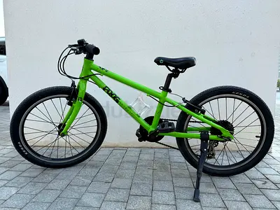 Frog 52 is a lightweight, 20-inch hybrid kids bike for children aged 5-6