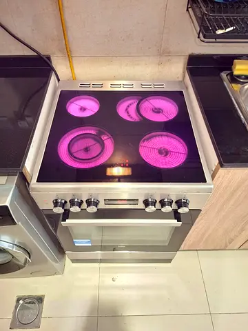 Beko Electric cooker like new no scratches no damage free delivery installation
