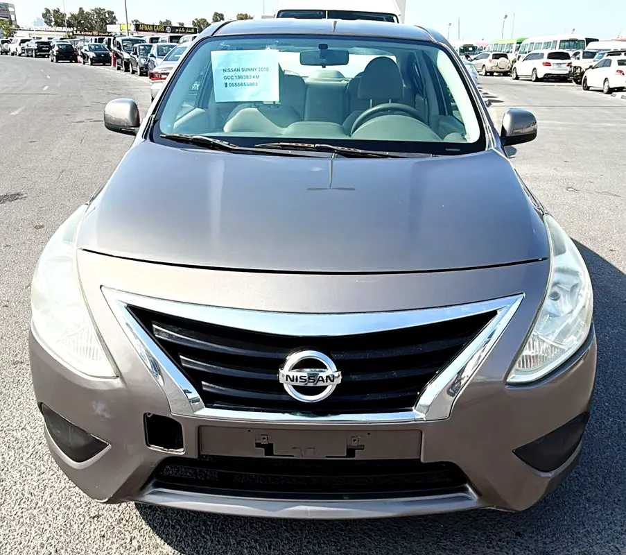 Nissan Sunny 2019 — photo 1 of 10