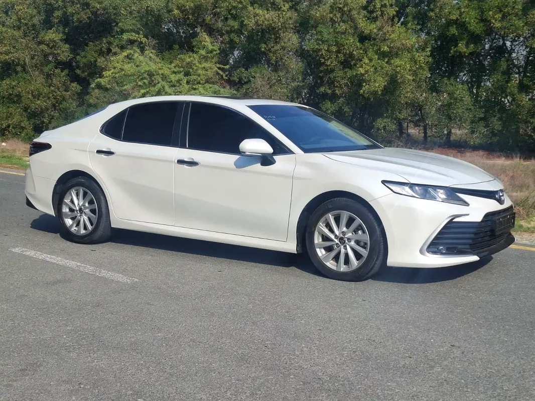 Toyota Camry 2024 — photo 1 of 15