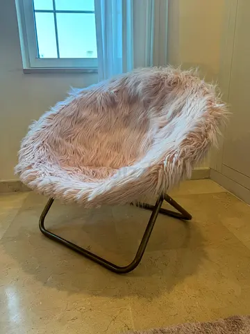 Chair Saucer Pink Faux Fur - Perfect for Any Room -Seat Foldable very light  from Pottery Barn.