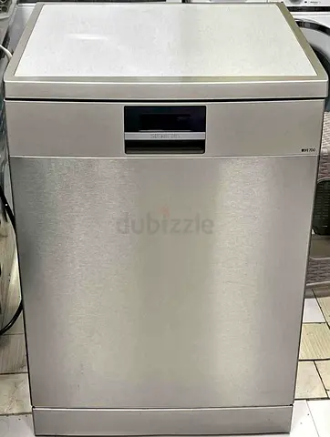 Siemens latest model IQ-700 3 rack dishwasher inside light freestanding