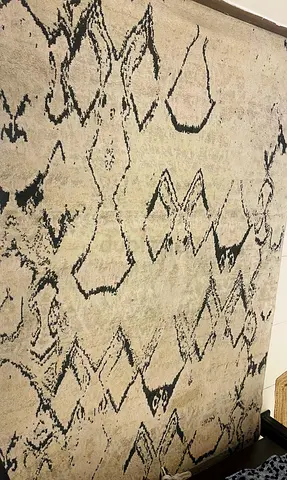 Stylish Modern Rug with Abstract Pattern