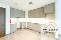 Brand New | Large Living | Directly on Creek Beach