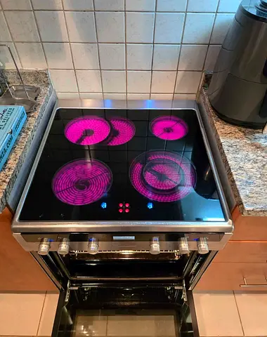 Siemens new model 4 burner electric ceramic cocker 60 by 60cm