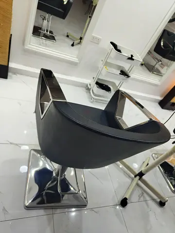 Ladies salon chair