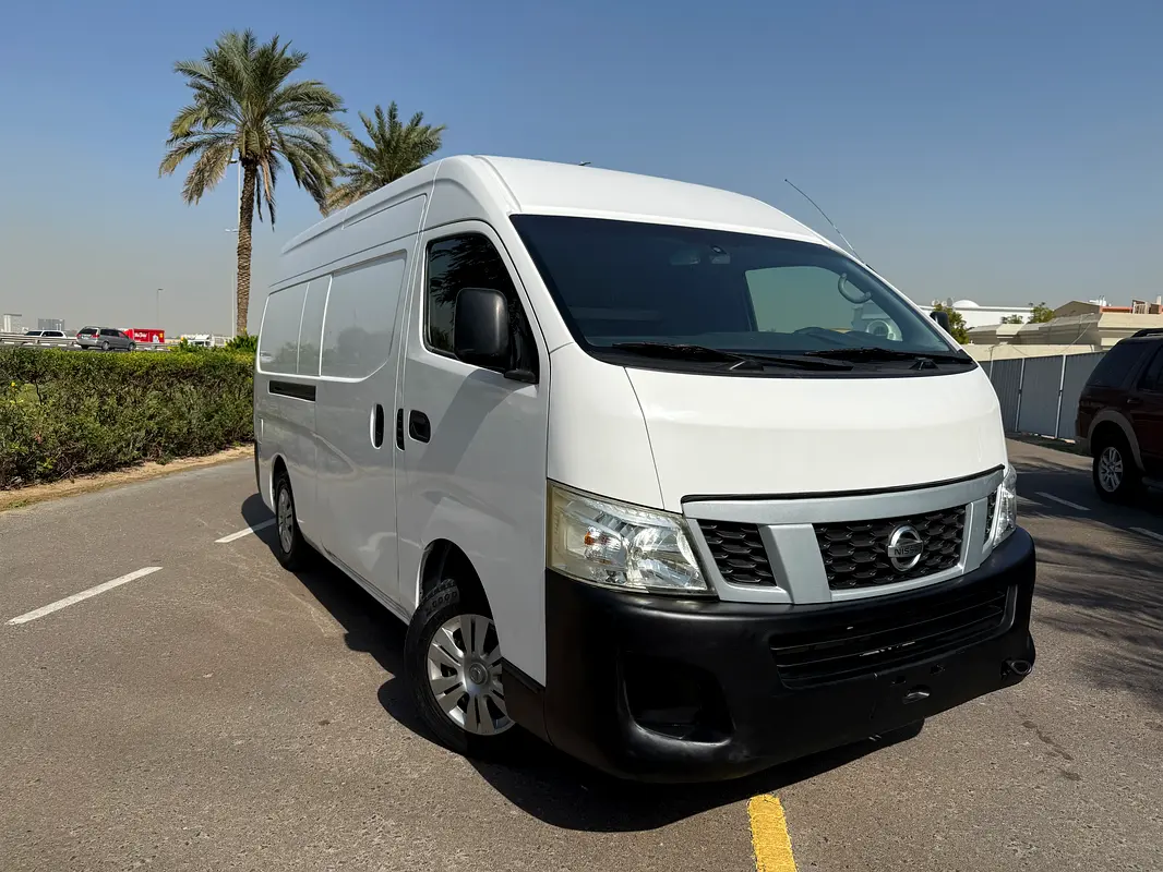 Nissan Urvan 2015 — photo 1 of 20