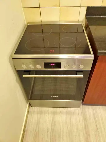 Bosch 4 Burner Electric cooker 60 by 60cm Latest model
