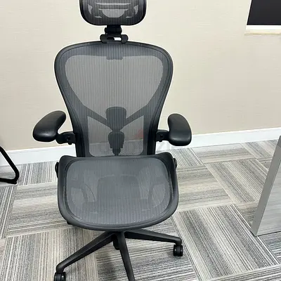 Herman miller Remastered size B with headrest