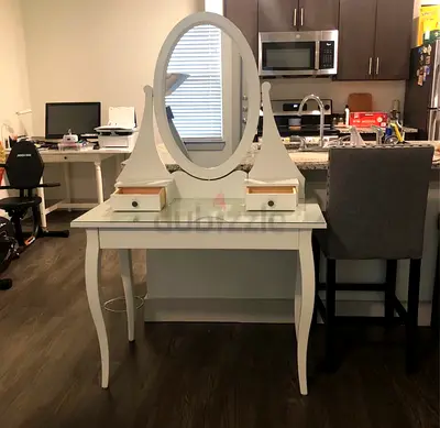 Elegant White Dressing Table with Mirror