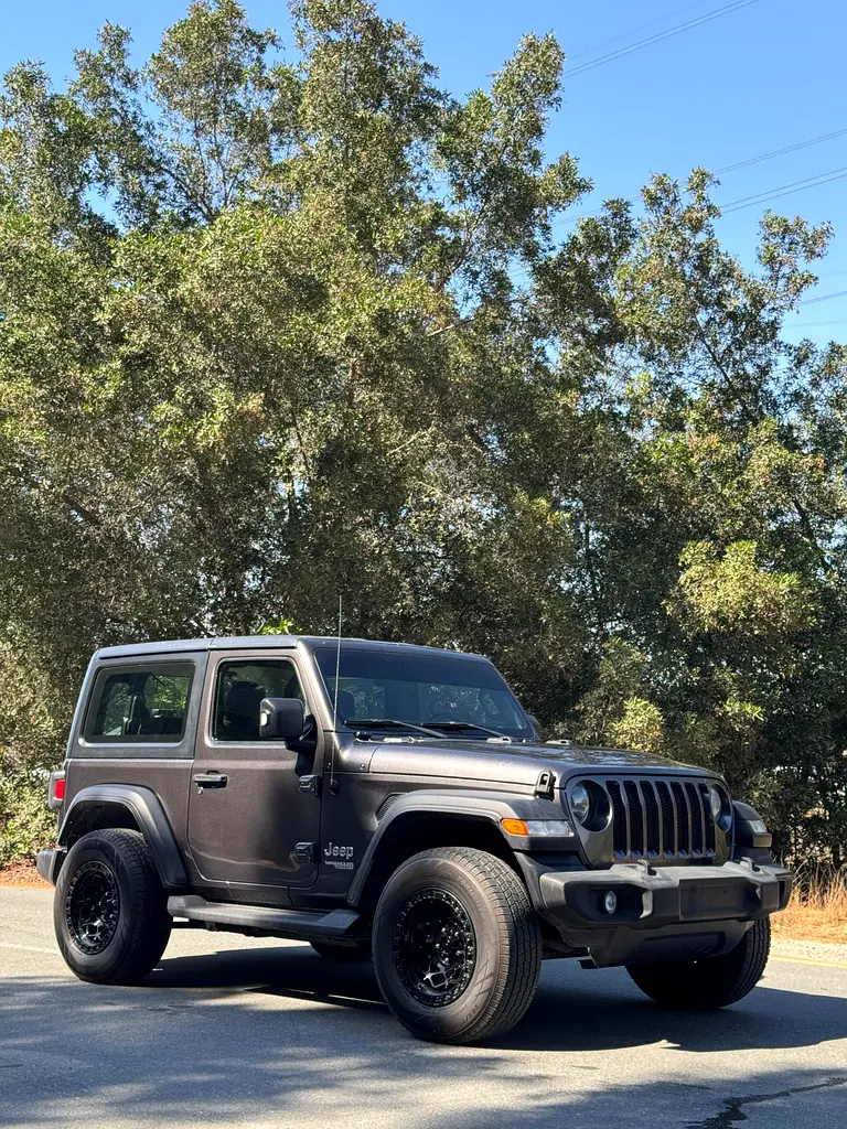 Jeep Wrangler 2020 — photo 1 of 17
